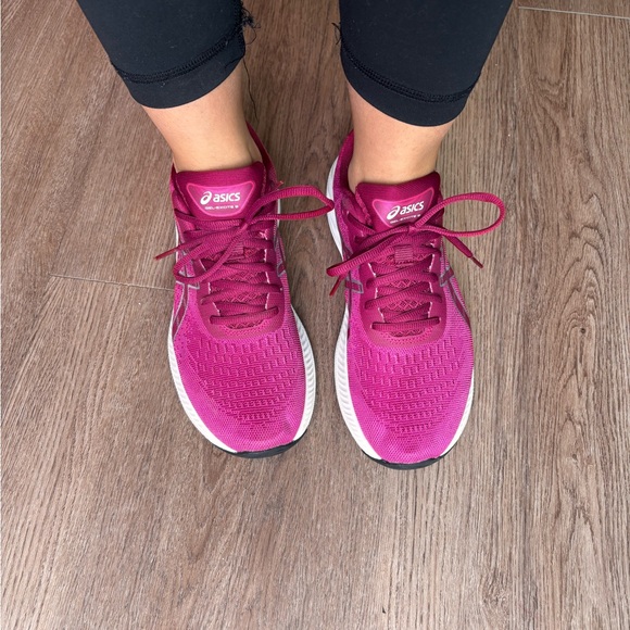 Asics Magenta Gel-Excite 6 Athletic Lightweight
Running Shoes - Picture 3 of 6